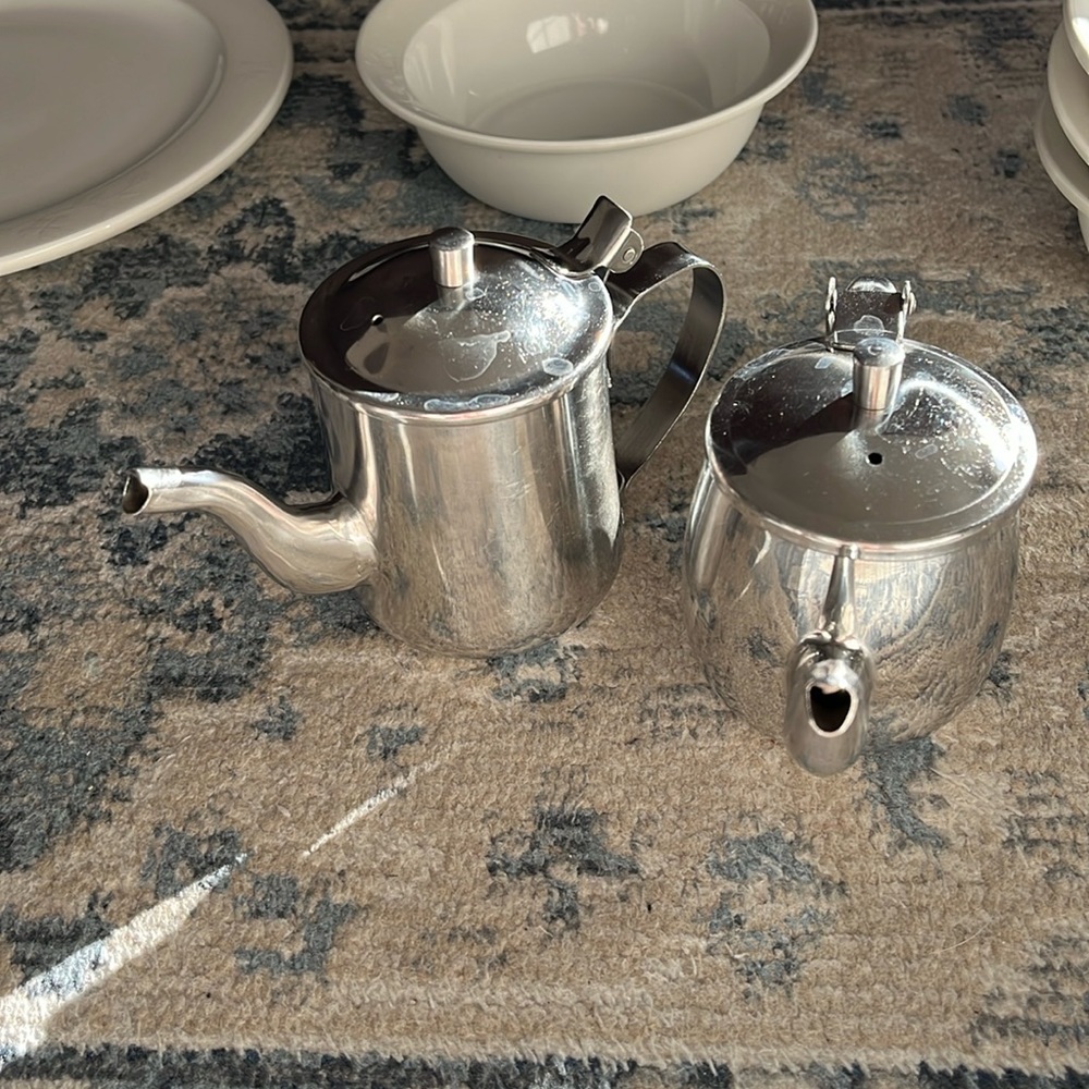 2 individual diner stainless tea pots